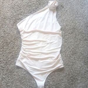 Absolutely Beautiful Express Cream One Shoulder Thong Bodysuit NWT Size Large